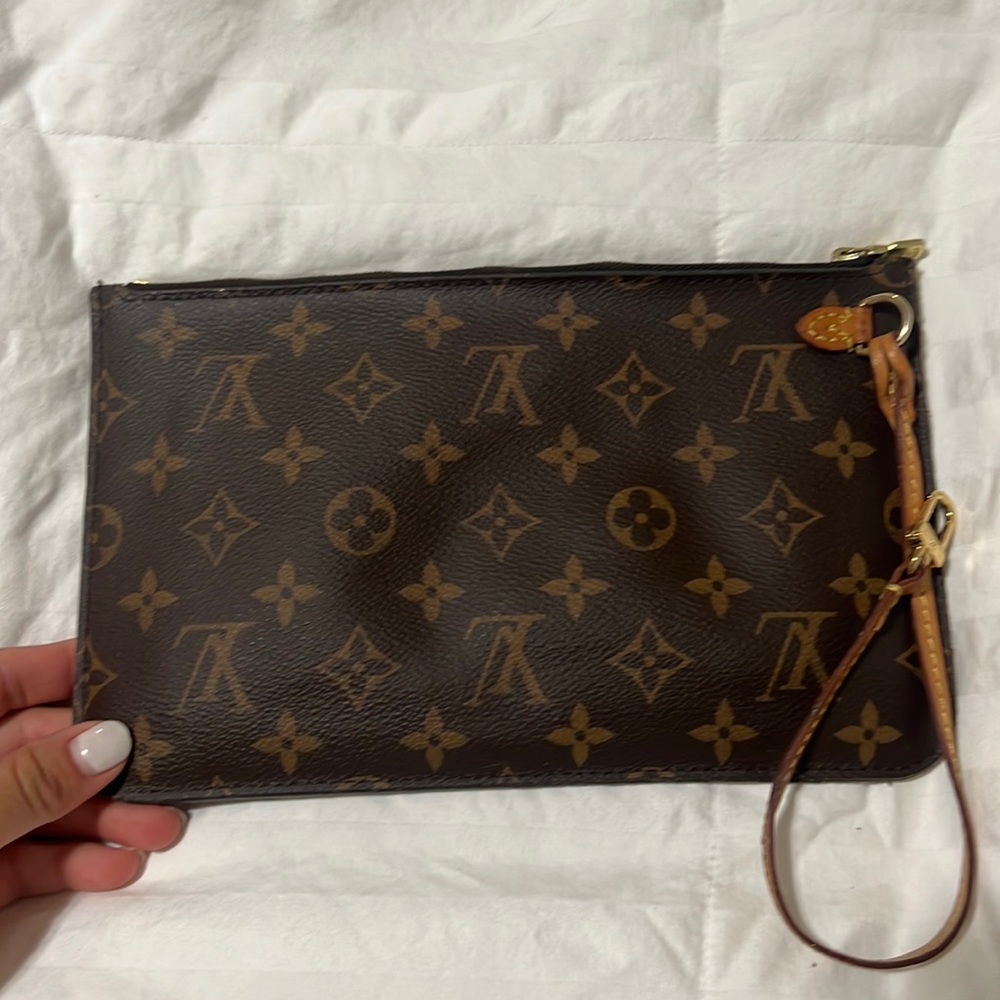 Louis Vuitton Authentic wallet with zipper